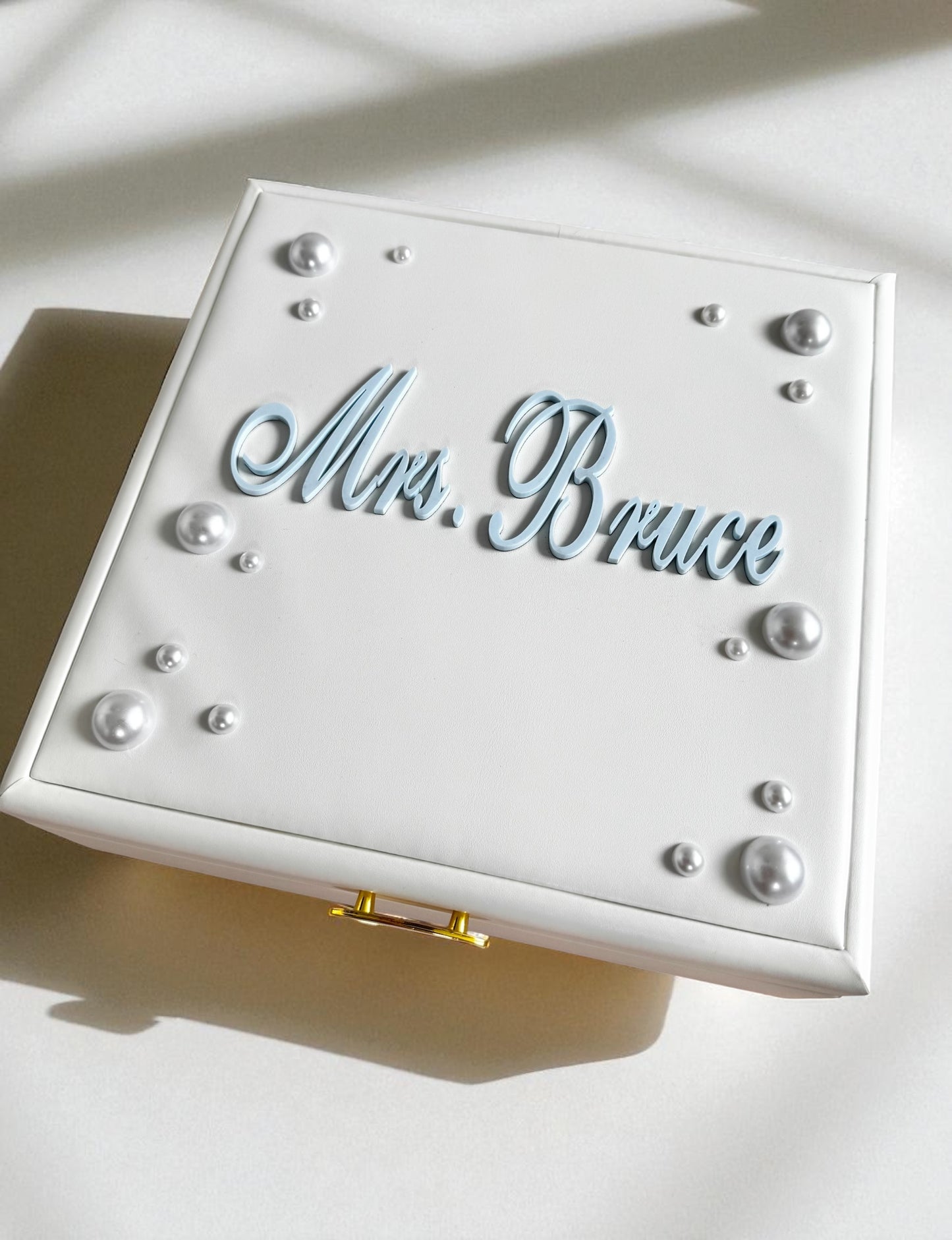 personalized white jewelry box for teen girl sweet 16 jewelry box with name engraving custom jewelry organizer for teenage daughter personalized jewelry case for granddaughter birthday teen girl Christmas gift jewelry storage box customized with name jewelry box for sweet sixteen keepsake luxury jewelry organizer for teen girl birthday gift personalized jewelry case for daughter teen girl travel jewelry box with compartments personalized jewelry organizer niece present Christmas daughter gift