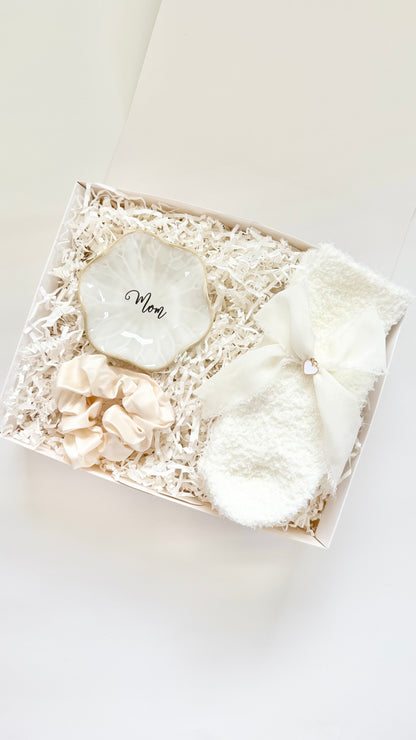 cozy hygge gift basket, new mom gift basket for Christmas, self care pamper hygge gift for her, self care postpartum pick me up gift, best friend cheer up gift, long distance best friend gift, just because gift for mom, birthday gift box for mom, new mom postpartum pampering cozy gift box, employee holiday gift basket, boss gift box for birthday gift for new mom cozy Hygge cheer up pampering gift for mama to be pick me up gift for best friend gift box for her gift idea thinking of you bestie 