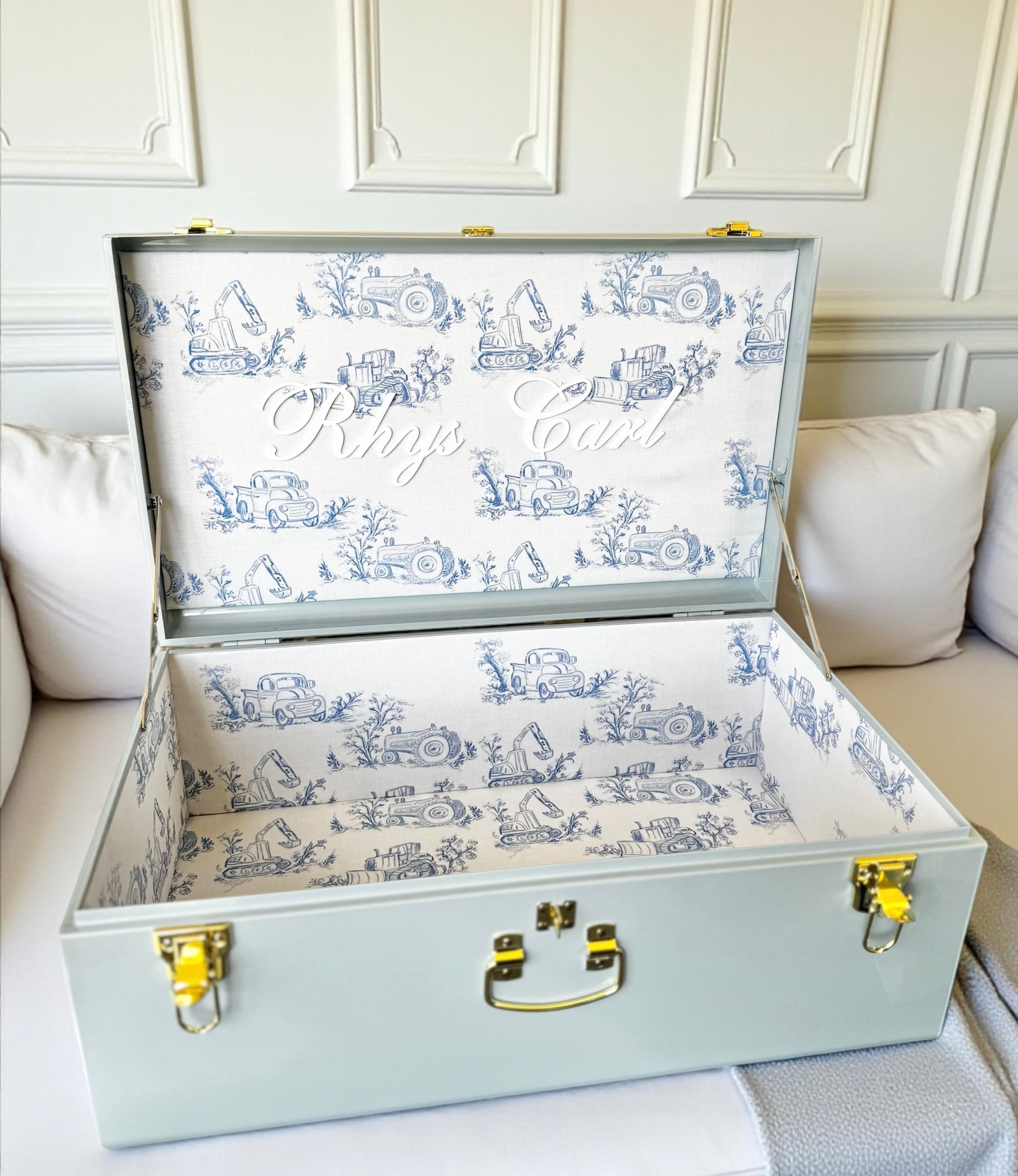 Custom Keepsake Trunk for Boy First Birthday Gift for Son Toddler Gift for Nephew Christmas Gift Grandson Heirloom Gift Boy Nursery Decor boy keepsake trunk petite Keep trunk for boy first birthday party nephew gift for grandson boy memory box trunk for child gift idea for a boy baptism Christmas gift idea for nephew gift for newborn baby boy nursery decor blue keepsake trunk gift for baby shower boy gift for grandson heirloom keepsake firstborn gift memory box for new mom boy mom gift idea