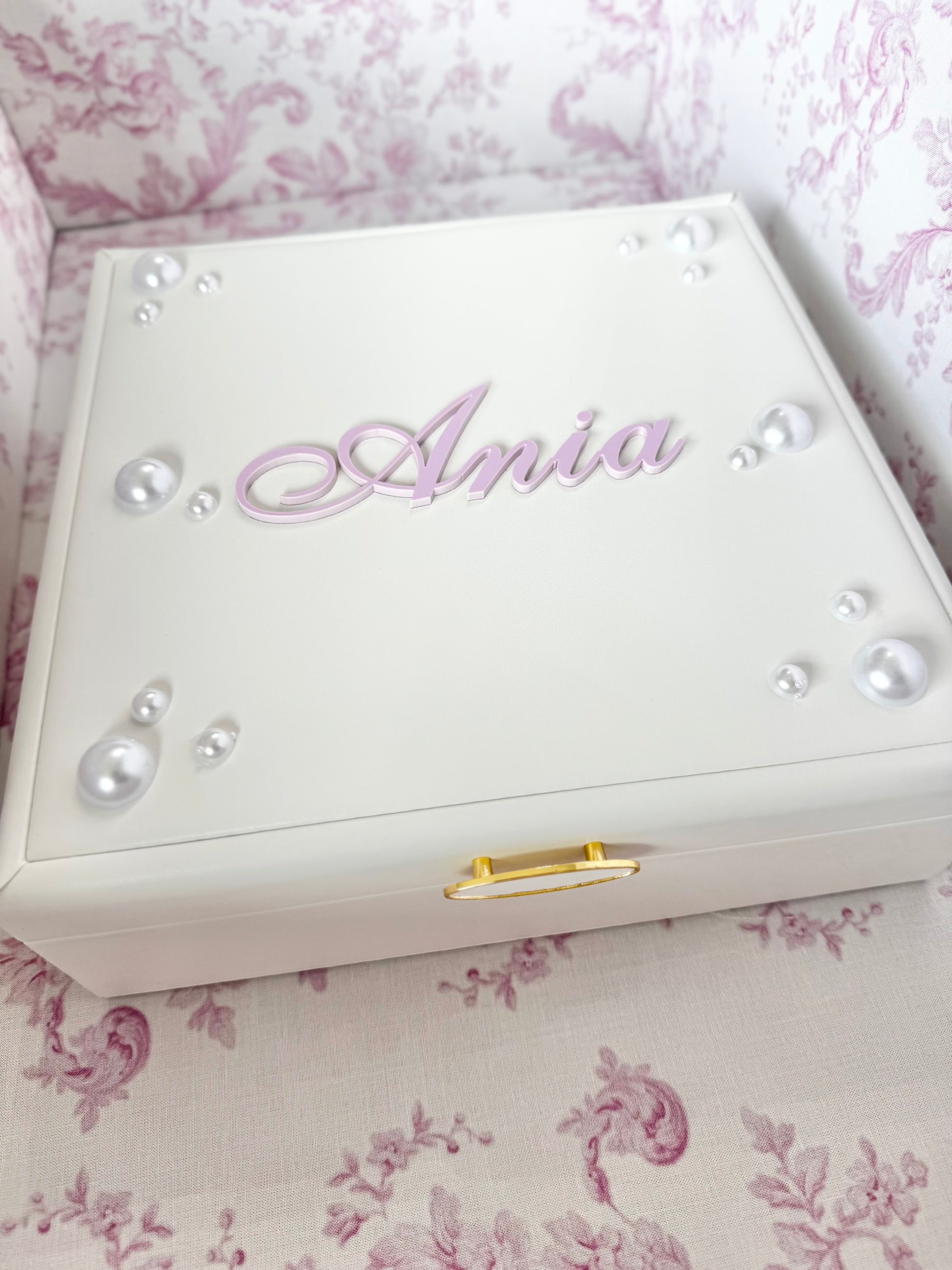 personalized white jewelry box for teen girl sweet 16 jewelry box with name engraving custom jewelry organizer for teenage daughter personalized jewelry case for granddaughter birthday teen girl Christmas gift jewelry storage box customized with name jewelry box for sweet sixteen keepsake luxury jewelry organizer for teen girl birthday gift personalized jewelry case for daughter teen girl travel jewelry box with compartments personalized jewelry organizer niece present Christmas daughter gift