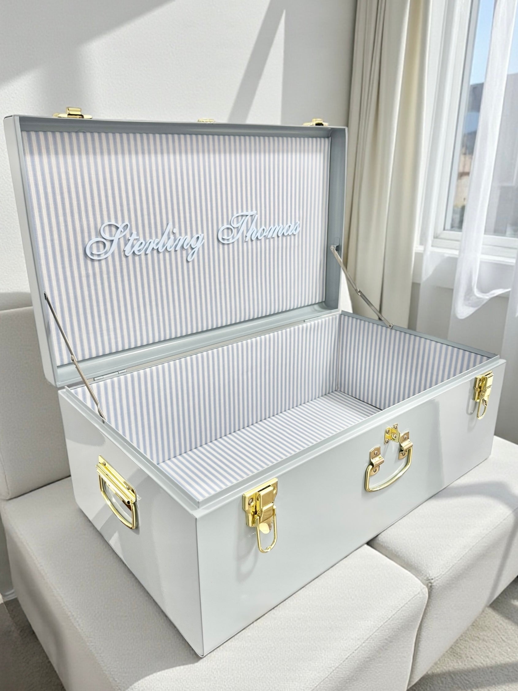 Custom Keepsake Trunk for Boy First Birthday Gift for Son Toddler Gift for Nephew Christmas Gift Grandson Heirloom Gift Boy Nursery Decor boy keepsake trunk petite Keep trunk for boy first birthday party nephew gift for grandson boy memory box trunk for child gift idea for a boy baptism Christmas gift idea for nephew gift for newborn baby boy nursery decor blue keepsake trunk gift for baby shower boy gift for grandson heirloom keepsake firstborn gift memory box for new mom boy mom gift idea