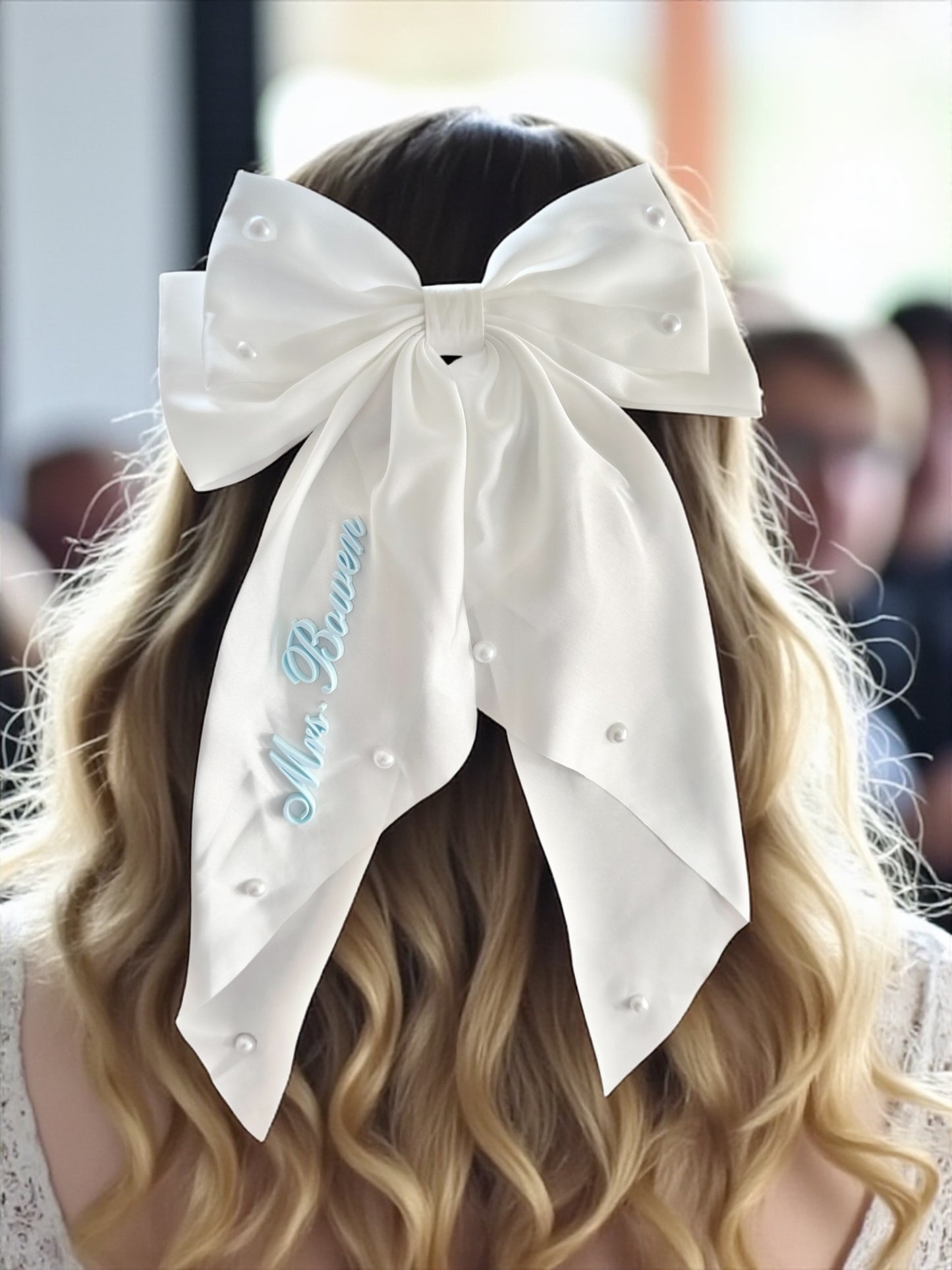 Personalized Bride Pearl Bow Hair Clip Custom Name Satin Hair Bow White Long Ribbon Barrette Bridal Party Accessory Wedding Hairpiece for Bride Bridesmaid Maid of Honor Elegant Half Updo Hair Accessory Gift Idea for Bridal Shower Bachelorette Bride to Be Keepsake Romantic Pearl Hair Bow for Wedding Day Bride Hairstyle Accessories Custom Satin Ribbon Name Hairpiece for Bride and Bridesmaid hair accessory for bride something blue bow with name bride keepsake gift for daughter wedding day hairpiece