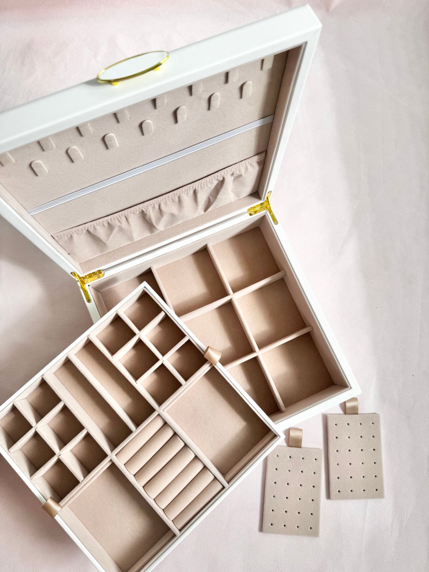 personalized white jewelry box for teen girl sweet 16 jewelry box with name engraving custom jewelry organizer for teenage daughter personalized jewelry case for granddaughter birthday teen girl Christmas gift jewelry storage box customized with name jewelry box for sweet sixteen keepsake luxury jewelry organizer for teen girl birthday gift personalized jewelry case for daughter teen girl travel jewelry box with compartments personalized jewelry organizer niece present Christmas daughter gift