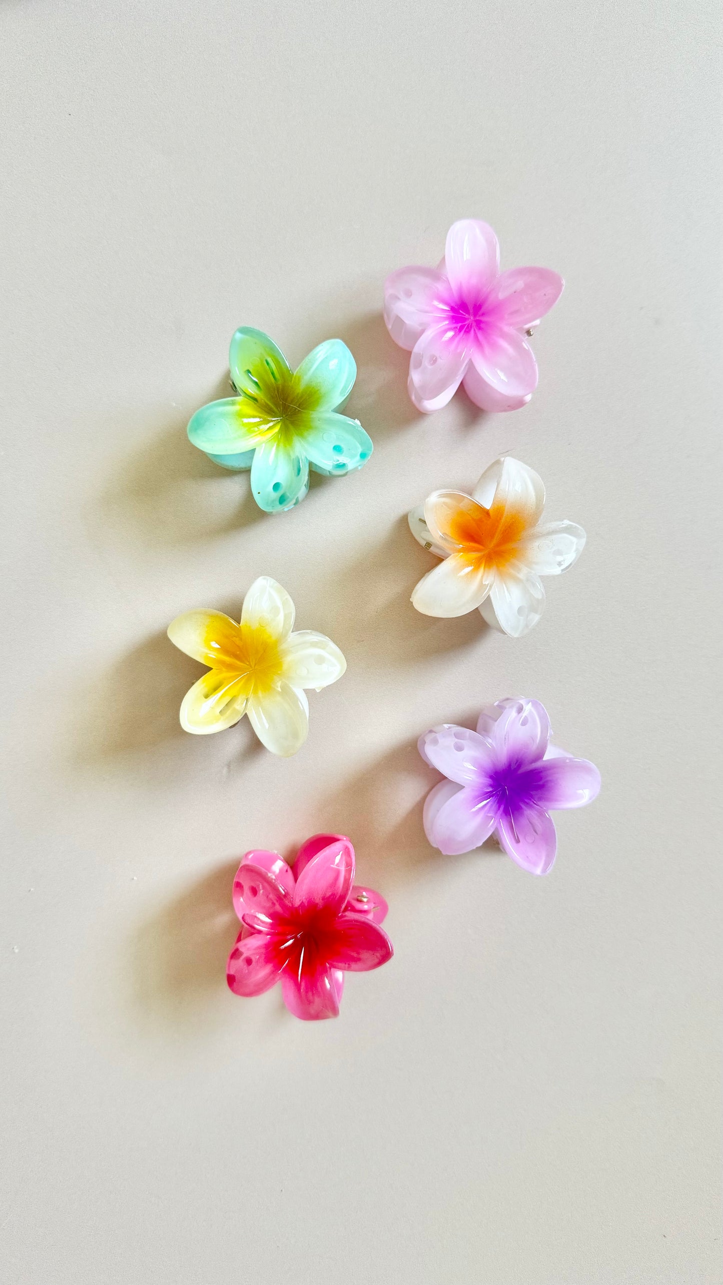 Hawaiian Flower Hair Claw Clips + Candle Gift Pouch Set