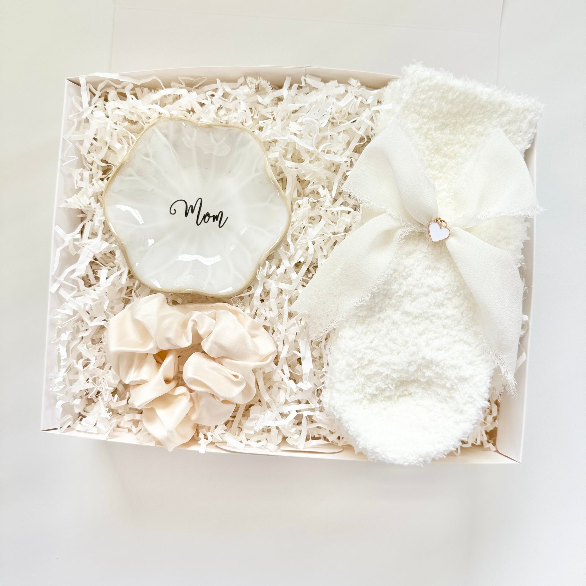 cozy hygge gift basket, new mom gift basket for Christmas, self care pamper hygge gift for her, self care postpartum pick me up gift, best friend cheer up gift, long distance best friend gift, just because gift for mom, birthday gift box for mom, new mom postpartum pampering cozy gift box, employee holiday gift basket, boss gift box for birthday gift for new mom cozy Hygge cheer up pampering gift for mama to be pick me up gift for best friend gift box for her gift idea thinking of you bestie 