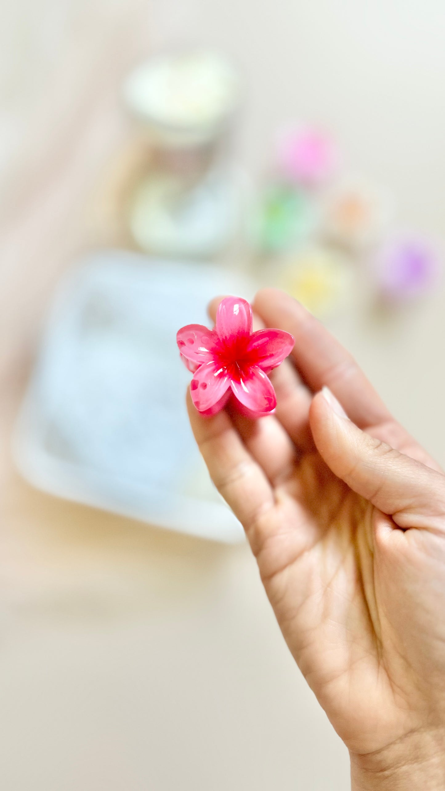 Hawaiian Flower Hair Claw Clips + Candle Gift Pouch Set